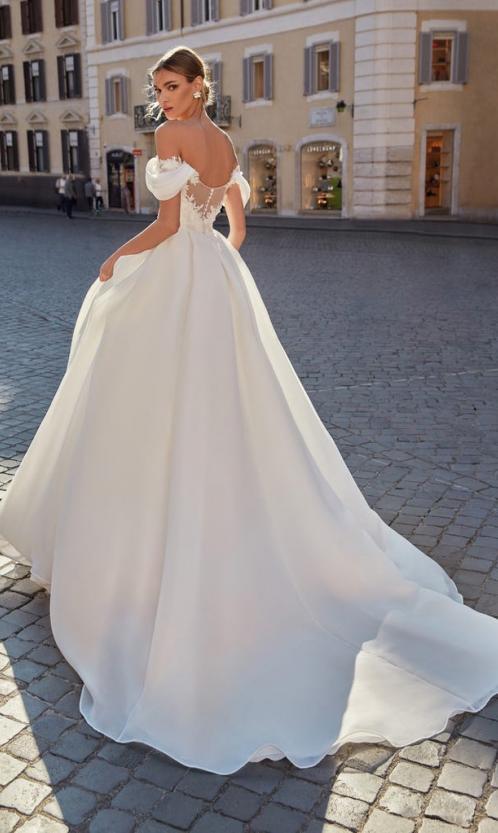 NICOLE MILANO - LAURIE